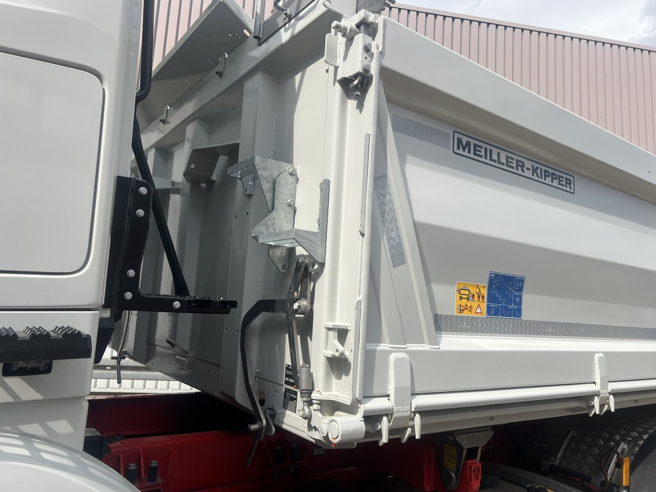 Mercedes-Benz Arocs 2651 LK 6x4 Arocs 2651 LK 6x4, Retarder, MultimediaCockpit, Navi - Kipper: das Bild 3 Mercedes-Benz Arocs 2651 LK 6x4 Arocs 2651 LK 6x4, Retarder, MultimediaCockpit, Navi - Kipper: das Bild 3