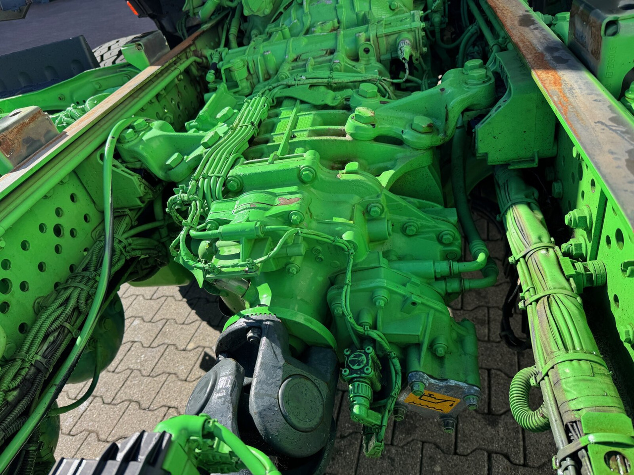 Mercedes-Benz Arocs 3242/48 LK 8x4/4 Arocs 3242/48 LK 8x4/4, Lenk-/Liftachse, Nebenantrieb - Fahrgestell LKW: das Bild 2 Mercedes-Benz Arocs 3242/48 LK 8x4/4 Arocs 3242/48 LK 8x4/4, Lenk-/Liftachse, Nebenantrieb - Fahrgestell LKW: das Bild 2