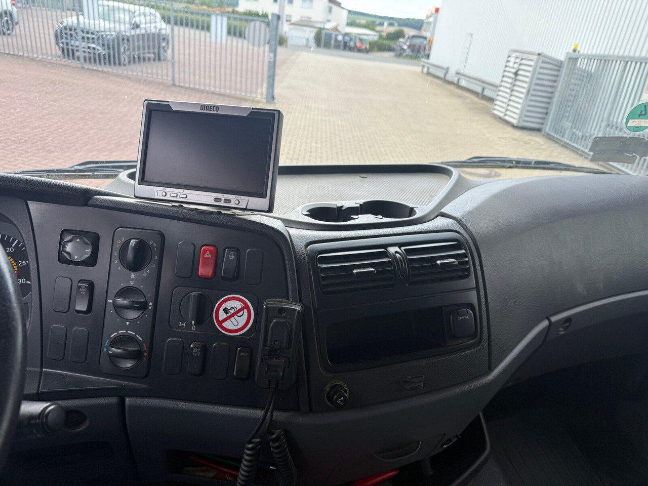 Mercedes-Benz Atego 818 L 4x2 Atego 818 L 4x2, Getränkekoffer, 2x AHK - Koffer LKW: das Bild 5 Mercedes-Benz Atego 818 L 4x2 Atego 818 L 4x2, Getränkekoffer, 2x AHK - Koffer LKW: das Bild 5