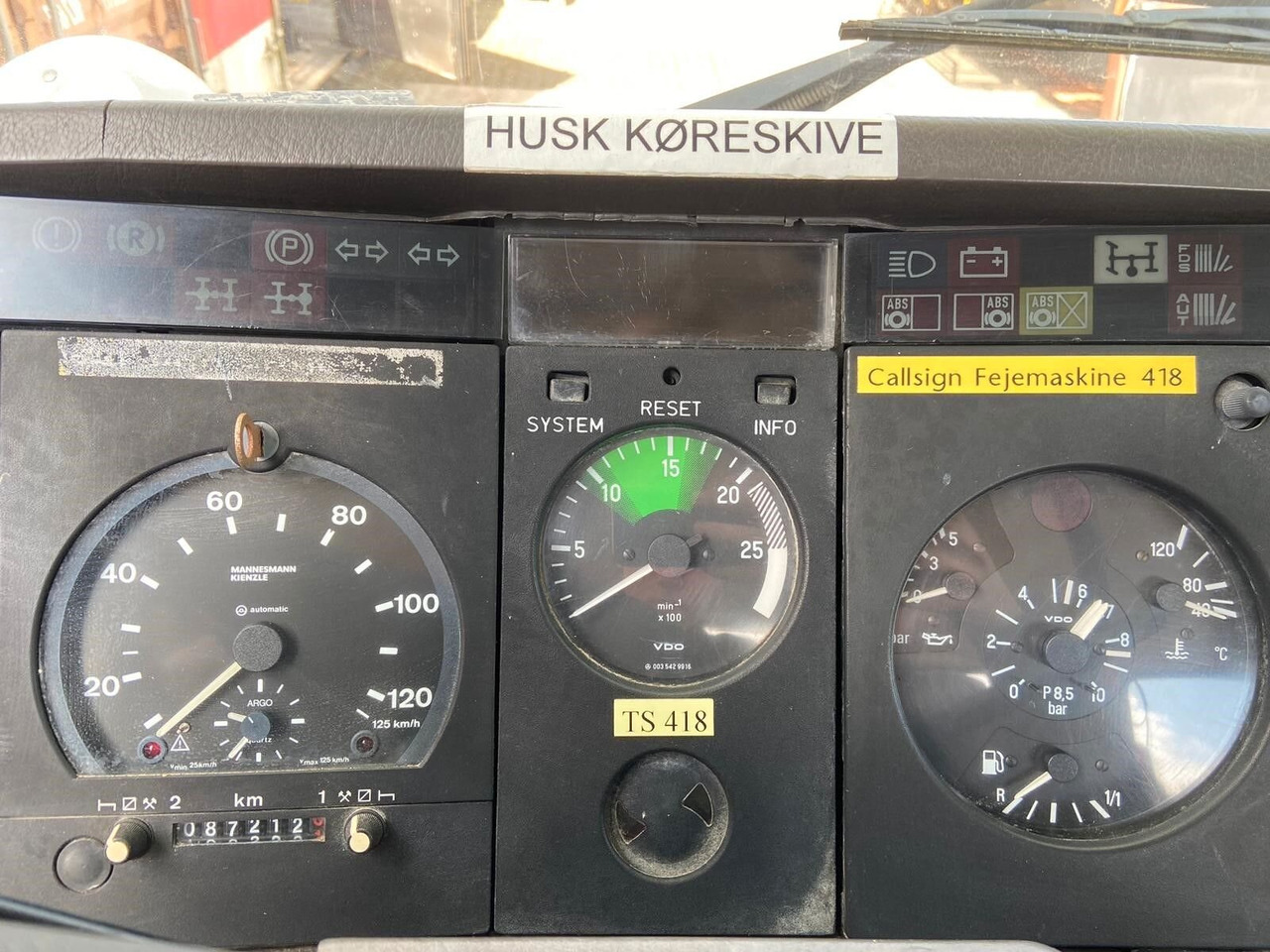 Mercedes-Benz SK II 2631 6x4 SK II 2631 6x4, Winterdienstausstattung - Abrollkipper: das Bild 4 Mercedes-Benz SK II 2631 6x4 SK II 2631 6x4, Winterdienstausstattung - Abrollkipper: das Bild 4