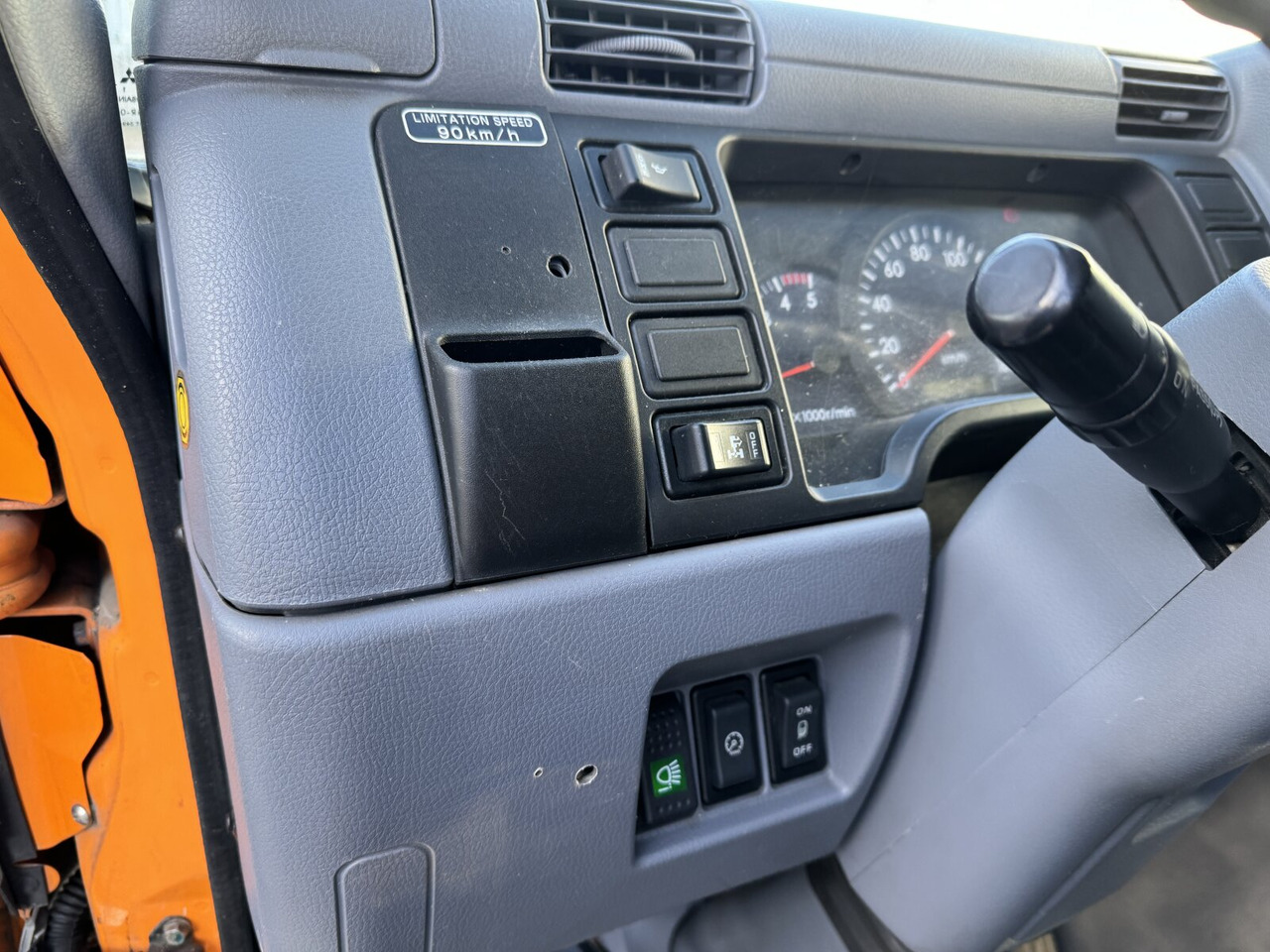 Mitsubishi Canter Fuso 6C15D 4x2 Doka Canter Fuso 6C15D 4x2 Doka, City-Abroller - Abrollkipper: das Bild 5 Mitsubishi Canter Fuso 6C15D 4x2 Doka Canter Fuso 6C15D 4x2 Doka, City-Abroller - Abrollkipper: das Bild 5