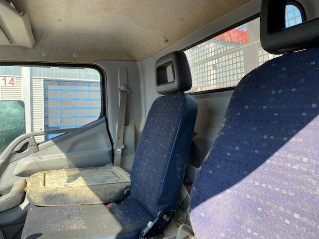 Mitsubishi Canter Fuso 7C15D 4x2 Canter Fuso 7C15D 4x2, Wasserschaden! - Kipper: das Bild 3 Mitsubishi Canter Fuso 7C15D 4x2 Canter Fuso 7C15D 4x2, Wasserschaden! - Kipper: das Bild 3