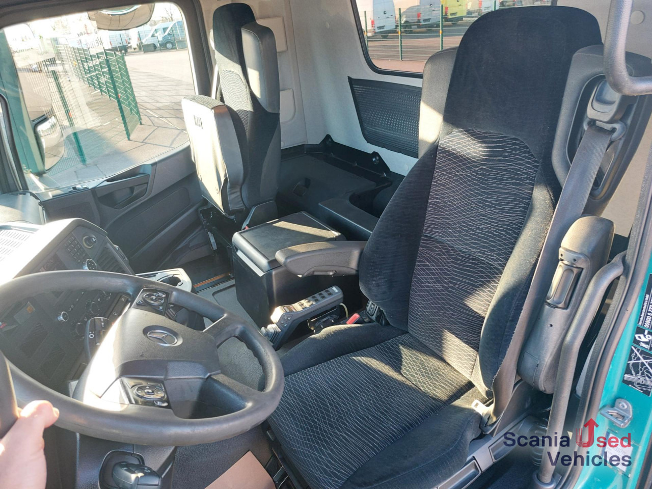 MERCEDES-BENZ Arocs 4142K Abroll Kipper HIAB XR26S51 / AP-Achsen - Kipper: das Bild 2 MERCEDES-BENZ Arocs 4142K Abroll Kipper HIAB XR26S51 / AP-Achsen - Kipper: das Bild 2