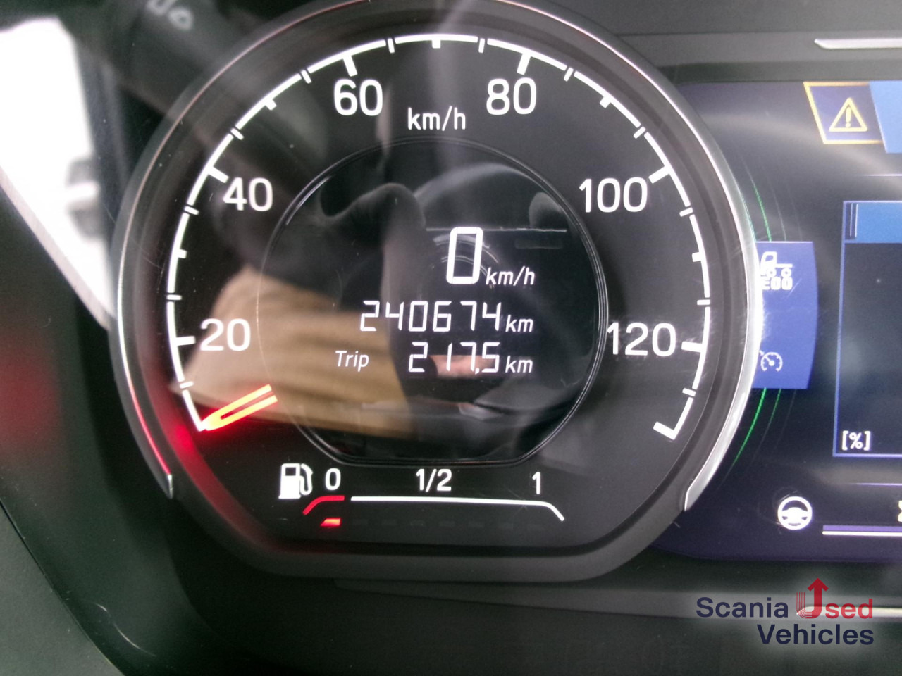 SCANIA R 460 A4x2NA SUPER NAVI Standklima DAB - Sattelzugmaschine: das Bild 3 SCANIA R 460 A4x2NA SUPER NAVI Standklima DAB - Sattelzugmaschine: das Bild 3