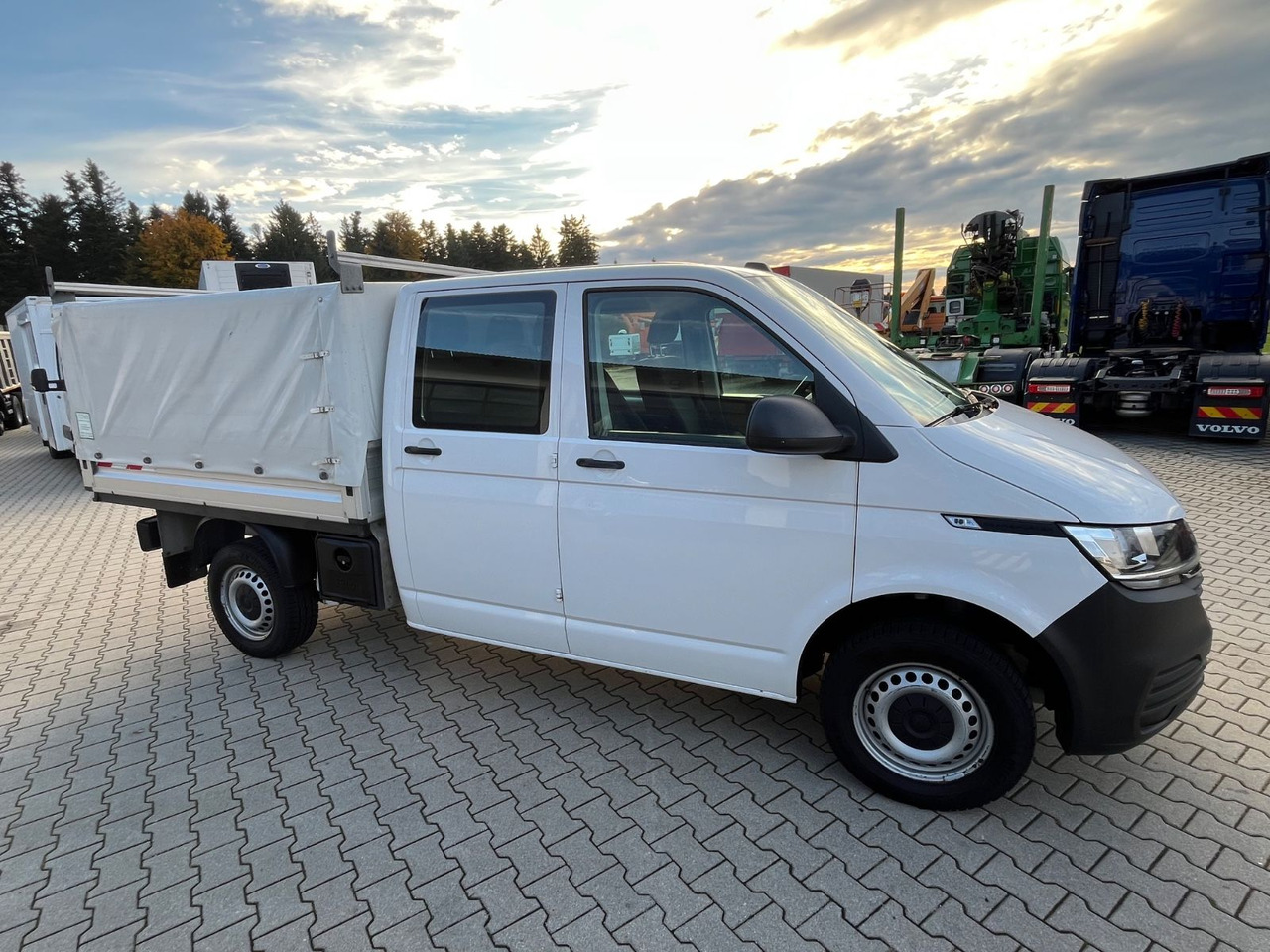 Volkswagen T6.1 DOKA Pritsche 4x4 Sperre Standheizung - Transporter mit Plane, Transporter mit Doppelkabine: das Bild 4 Volkswagen T6.1 DOKA Pritsche 4x4 Sperre Standheizung - Transporter mit Plane, Transporter mit Doppelkabine: das Bild 4