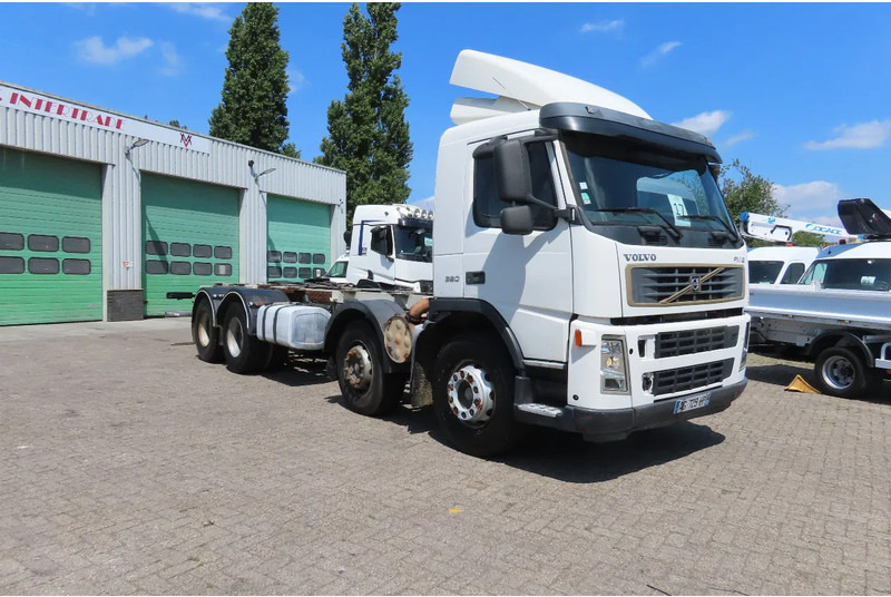 Volvo FM 380 8x4 FULL SPRING. 100% condition! - Fahrgestell LKW: das Bild 3 Volvo FM 380 8x4 FULL SPRING. 100% condition! - Fahrgestell LKW: das Bild 3