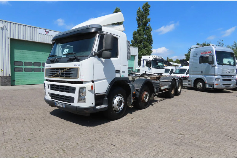 Volvo FM 380 8x4 FULL SPRING. 100% condition! - Fahrgestell LKW: das Bild 1 Volvo FM 380 8x4 FULL SPRING. 100% condition! - Fahrgestell LKW: das Bild 1