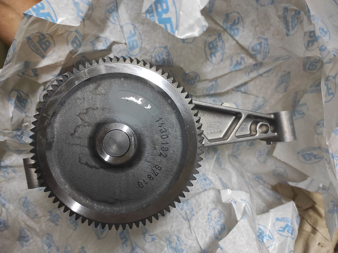 Scania 1746266 Scania truck - Ölpumpe für LKW: das Bild 3 Scania 1746266 Scania truck - Ölpumpe für LKW: das Bild 3