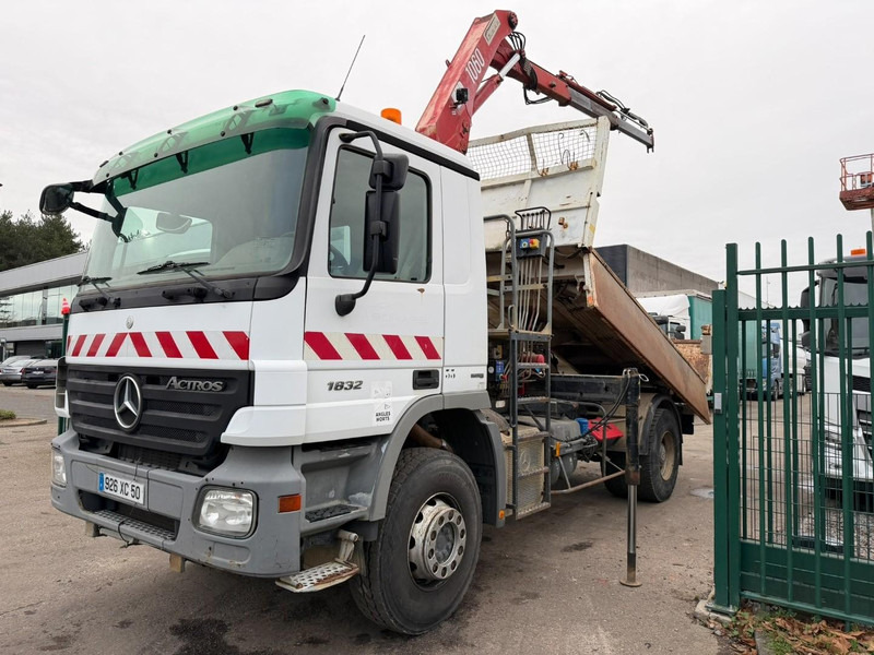 Mercedes-Benz ACTROS 1832 MP2 4x2 2-WAY TIPPER + CRANE - HMF 1063 K 2 - 5/6F - BORDMATIC - EPS 3 PEDALES - BIG AXLE HUB REDUCTION - 356.000km - FR TRUCK - Kipper, Autokran: das Bild 3 Mercedes-Benz ACTROS 1832 MP2 4x2 2-WAY TIPPER + CRANE - HMF 1063 K 2 - 5/6F - BORDMATIC - EPS 3 PEDALES - BIG AXLE HUB REDUCTION - 356.000km - FR TRUCK - Kipper, Autokran: das Bild 3