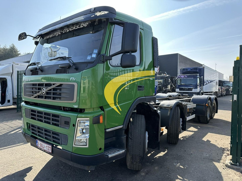 Volvo FM 340 8x2 CHASSIS (7m35) - LIFT+STEERING AXLE - MANUAL GEARBOX - EURO 3 - TÜV 05/2025 - BE TRUCK - Fahrgestell LKW: das Bild 4 Volvo FM 340 8x2 CHASSIS (7m35) - LIFT+STEERING AXLE - MANUAL GEARBOX - EURO 3 - TÜV 05/2025 - BE TRUCK - Fahrgestell LKW: das Bild 4