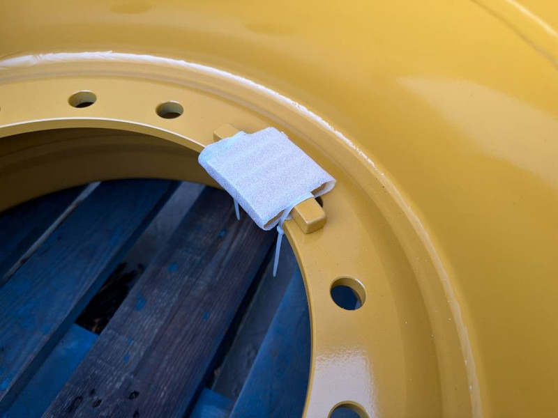 Cat 17.00-25/1.7 RIM for 20.5 x 25 - CAT 938M - Felgen und Reifen für Baumaschine: das Bild 3 Cat 17.00-25/1.7 RIM for 20.5 x 25 - CAT 938M - Felgen und Reifen für Baumaschine: das Bild 3