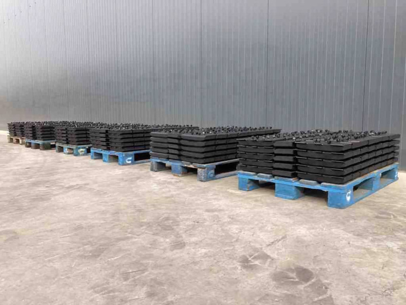 Demag Rubber Asphalt Pads - Rahmen/ Chassis für Baumaschine: das Bild 1 Demag Rubber Asphalt Pads - Rahmen/ Chassis für Baumaschine: das Bild 1