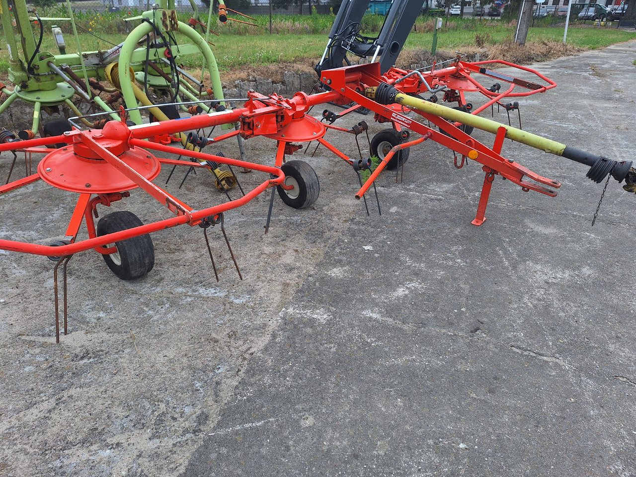 KUHN 5001T - Heuwender/ Wenderechen: das Bild 3 KUHN 5001T - Heuwender/ Wenderechen: das Bild 3