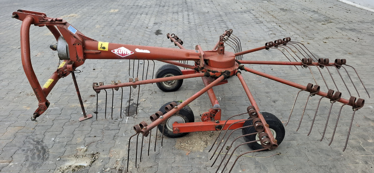 KUHN GA 300 GM - Heuwender/ Wenderechen: das Bild 2 KUHN GA 300 GM - Heuwender/ Wenderechen: das Bild 2