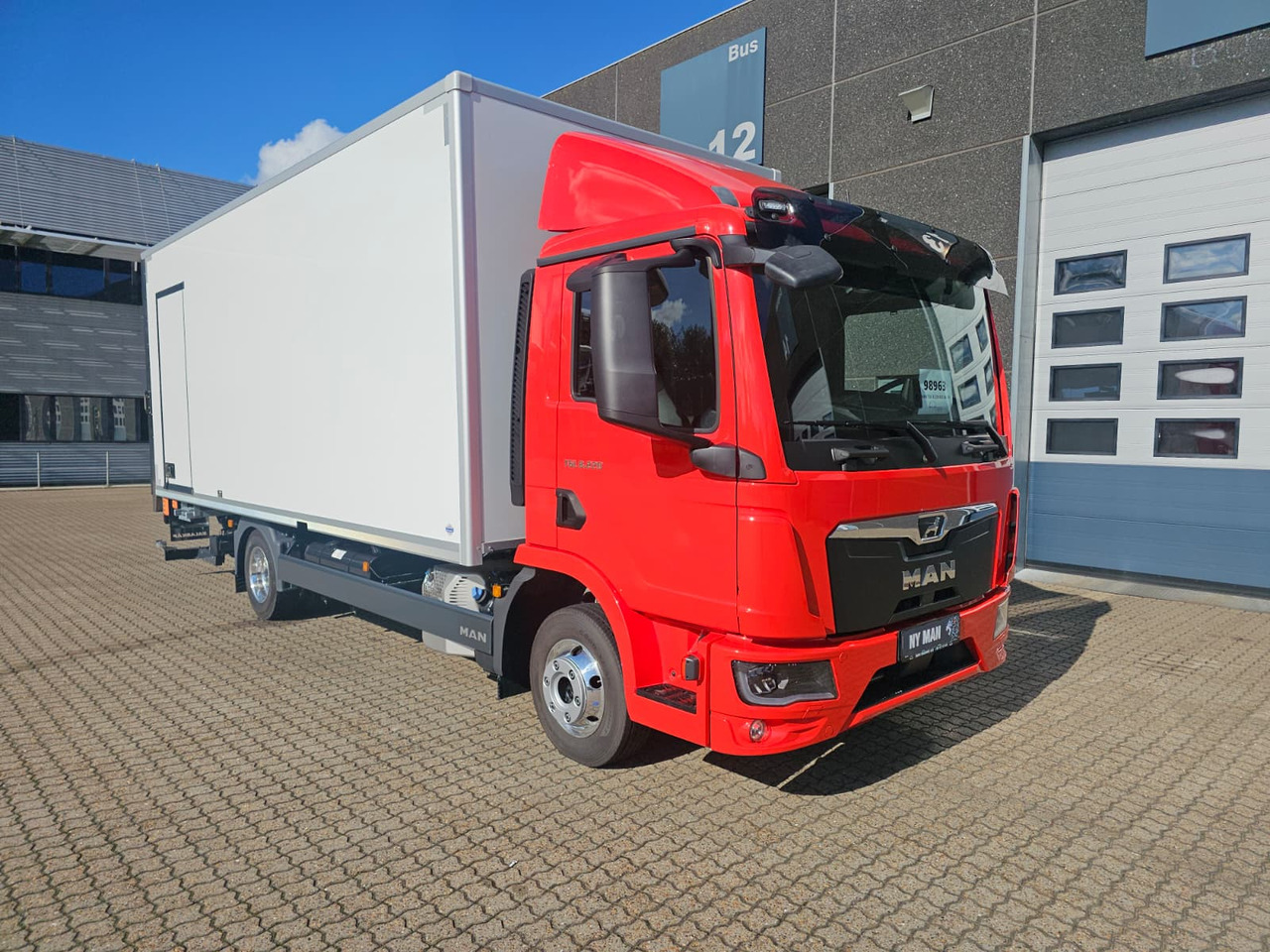 MAN TGL 8.220 - Koffer LKW: das Bild 2 MAN TGL 8.220 - Koffer LKW: das Bild 2