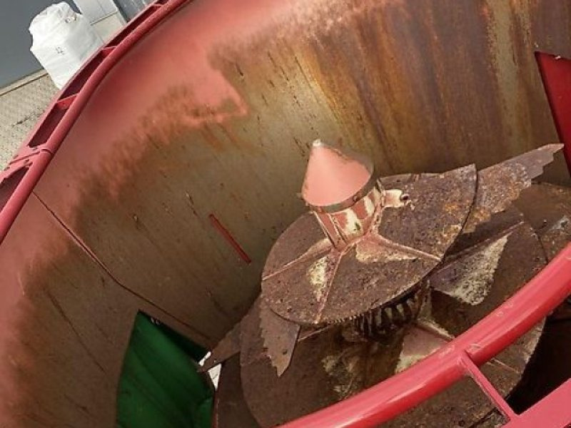 Strautmann Verti-Mix 951 - Futtermischwagen: das Bild 2 Strautmann Verti-Mix 951 - Futtermischwagen: das Bild 2