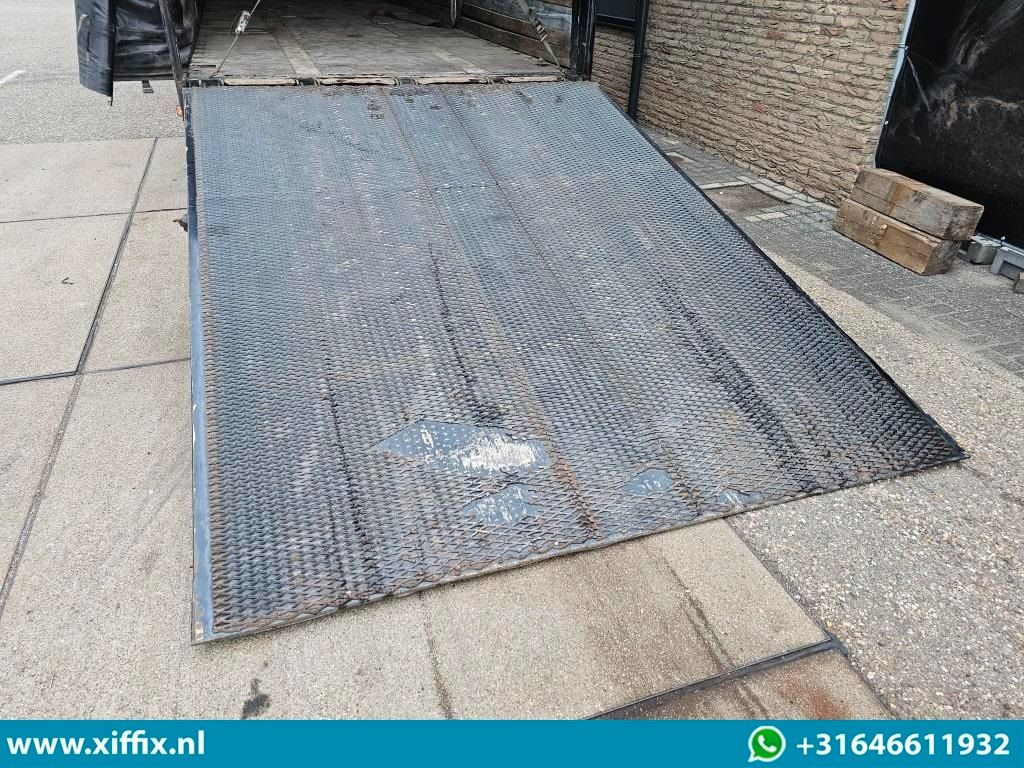 Wiese 3-ass. Semi dieplader met huifopbouw / Wiese 9 tons laadklep - Tieflader Auflieger: das Bild 5 Wiese 3-ass. Semi dieplader met huifopbouw / Wiese 9 tons laadklep - Tieflader Auflieger: das Bild 5