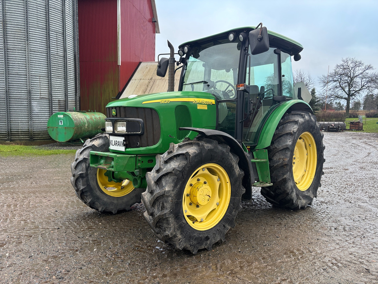 John Deere 5820 - Traktor: das Bild 1 John Deere 5820 - Traktor: das Bild 1