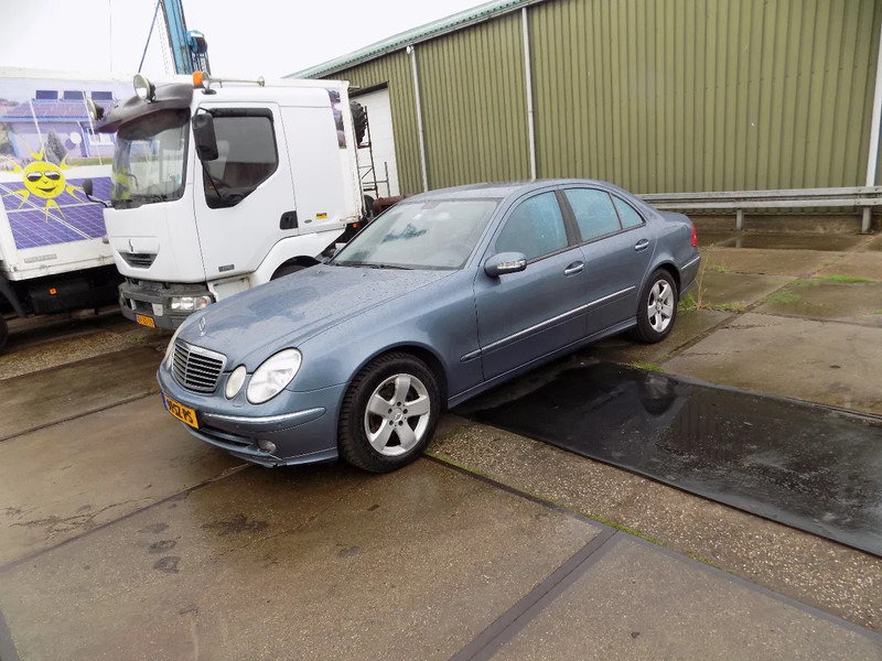 Mercedes-Benz E-Klasse 320 CDI sedan avantgarde - PKW: das Bild 4 Mercedes-Benz E-Klasse 320 CDI sedan avantgarde - PKW: das Bild 4