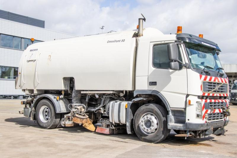 Volvo FM 340 - BUCHER SCHÖRLING 8000 - Kehrmaschine: das Bild 3 Volvo FM 340 - BUCHER SCHÖRLING 8000 - Kehrmaschine: das Bild 3