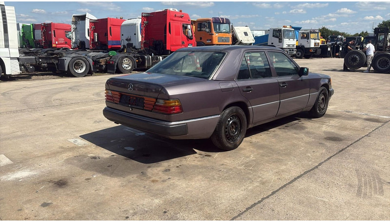 Mercedes-Benz E-Klasse 200 (GERMAN CAR / VOITURE D'ALLEMAGNE / ESSENCE / PETROL / MANUAL) - Limousine: das Bild 5 Mercedes-Benz E-Klasse 200 (GERMAN CAR / VOITURE D'ALLEMAGNE / ESSENCE / PETROL / MANUAL) - Limousine: das Bild 5