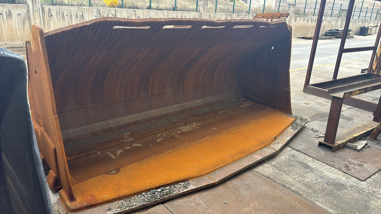 KOMATSU WA500 Loading Bucket - Ladeschaufel: das Bild 1 KOMATSU WA500 Loading Bucket - Ladeschaufel: das Bild 1