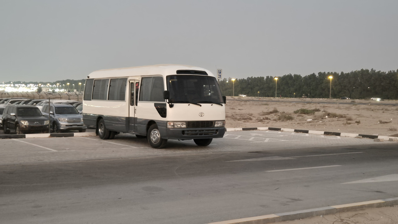 Toyota Coaster ... Nos bus -Originaires TOYOTA ...pas Chinois... T04 - Kleinbus, Personentransporter: das Bild 1 Toyota Coaster ... Nos bus -Originaires TOYOTA ...pas Chinois... T04 - Kleinbus, Personentransporter: das Bild 1