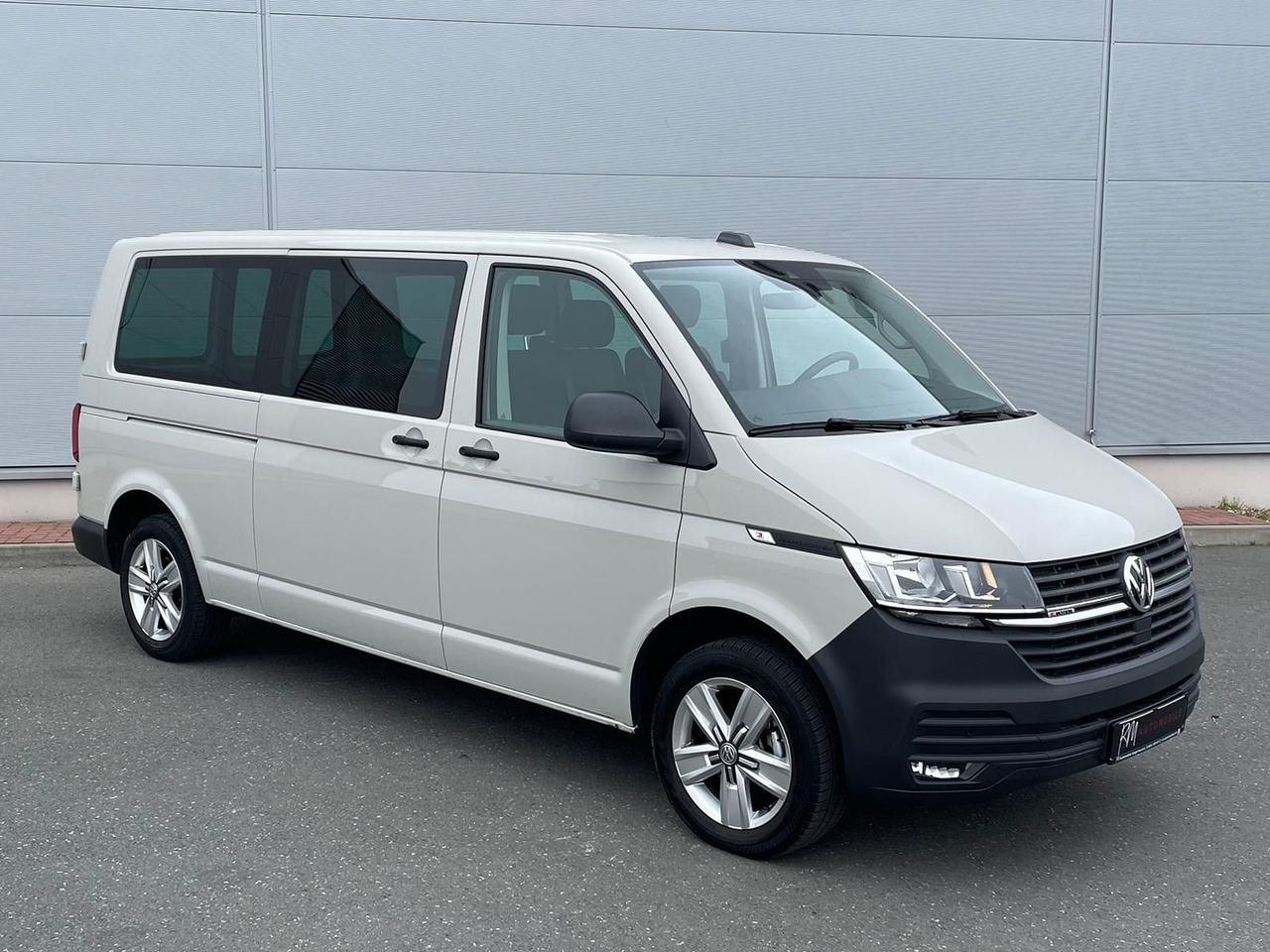 Volkswagen T6.1 Transporter 2.0 TDI lang 4MOTION SITZHZ NAV - Kastenwagen: das Bild 2 Volkswagen T6.1 Transporter 2.0 TDI lang 4MOTION SITZHZ NAV - Kastenwagen: das Bild 2