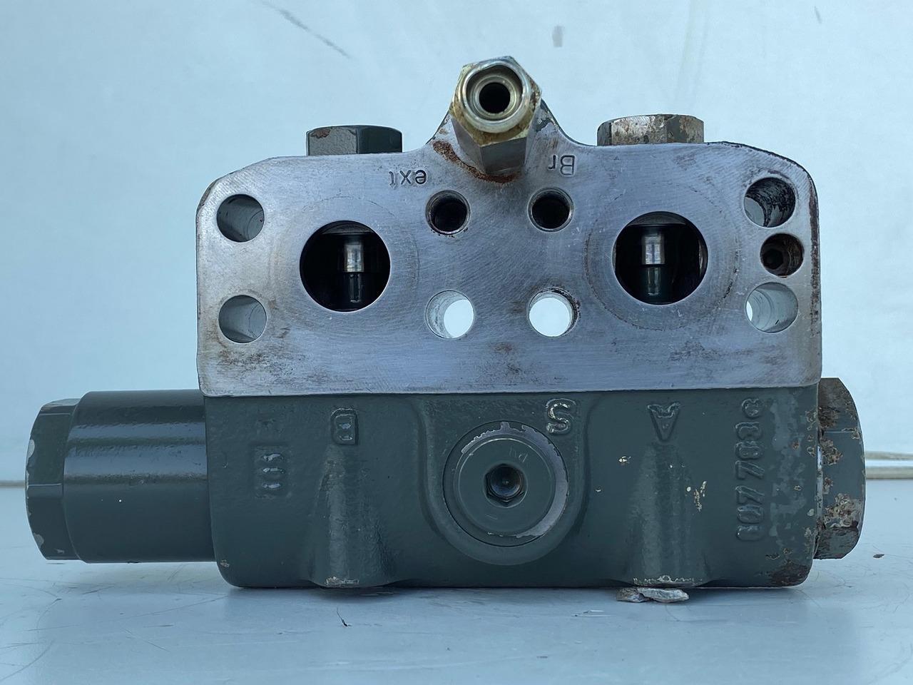 Liebherr Bremsventil ID-Nr.10471957. LOS914, LOS924, R902, R904, R912, R914, R922, R924, R924 COMP, R924 COMPA. #STM20.05## - Fahrantrieb für Kettenbagger: das Bild 4 Liebherr Bremsventil ID-Nr.10471957. LOS914, LOS924, R902, R904, R912, R914, R922, R924, R924 COMP, R924 COMPA. #STM20.05## - Fahrantrieb für Kettenbagger: das Bild 4