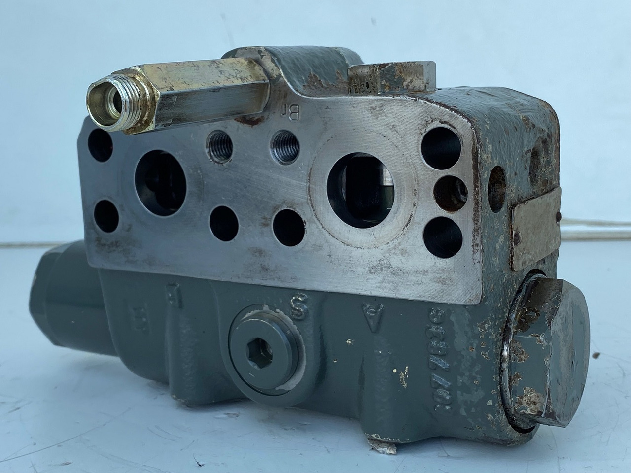 Liebherr Bremsventil ID-Nr.10471957. LOS914, LOS924, R902, R904, R912, R914, R922, R924, R924 COMP, R924 COMPA. #STM20.05## - Fahrantrieb für Kettenbagger: das Bild 5 Liebherr Bremsventil ID-Nr.10471957. LOS914, LOS924, R902, R904, R912, R914, R922, R924, R924 COMP, R924 COMPA. #STM20.05## - Fahrantrieb für Kettenbagger: das Bild 5