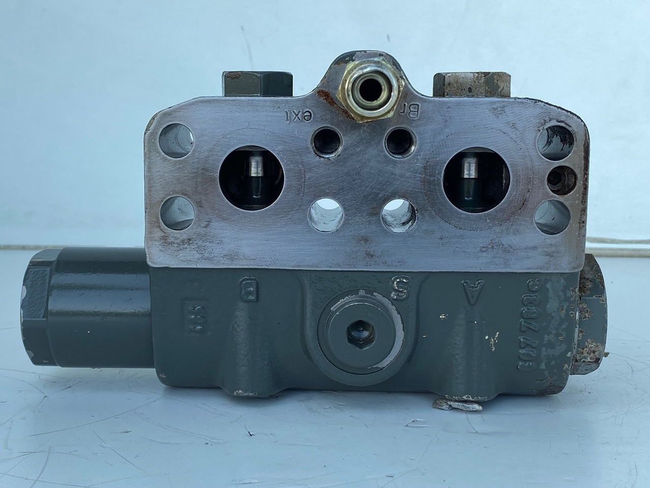 Liebherr Bremsventil ID-Nr.10471957. LOS914, LOS924, R902, R904, R912, R914, R922, R924, R924 COMP, R924 COMPA. #STM20.05## - Fahrantrieb für Kettenbagger: das Bild 3 Liebherr Bremsventil ID-Nr.10471957. LOS914, LOS924, R902, R904, R912, R914, R922, R924, R924 COMP, R924 COMPA. #STM20.05## - Fahrantrieb für Kettenbagger: das Bild 3