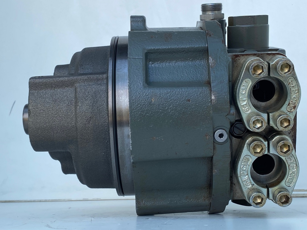 Liebherr Hydraulikeinbaumotor CMVE O 108. ID-Nr.10118562 - ID-Nr.10132610 - ID-Nr.10129048. LOS1916, LOS916, LOS926, R906, R916, R918, R920, R922, R924, R926COMP, R926, R936. #27979# - Hydraulikmotor für Kettenbagger: das Bild 3 Liebherr Hydraulikeinbaumotor CMVE O 108. ID-Nr.10118562 - ID-Nr.10132610 - ID-Nr.10129048. LOS1916, LOS916, LOS926, R906, R916, R918, R920, R922, R924, R926COMP, R926, R936. #27979# - Hydraulikmotor für Kettenbagger: das Bild 3