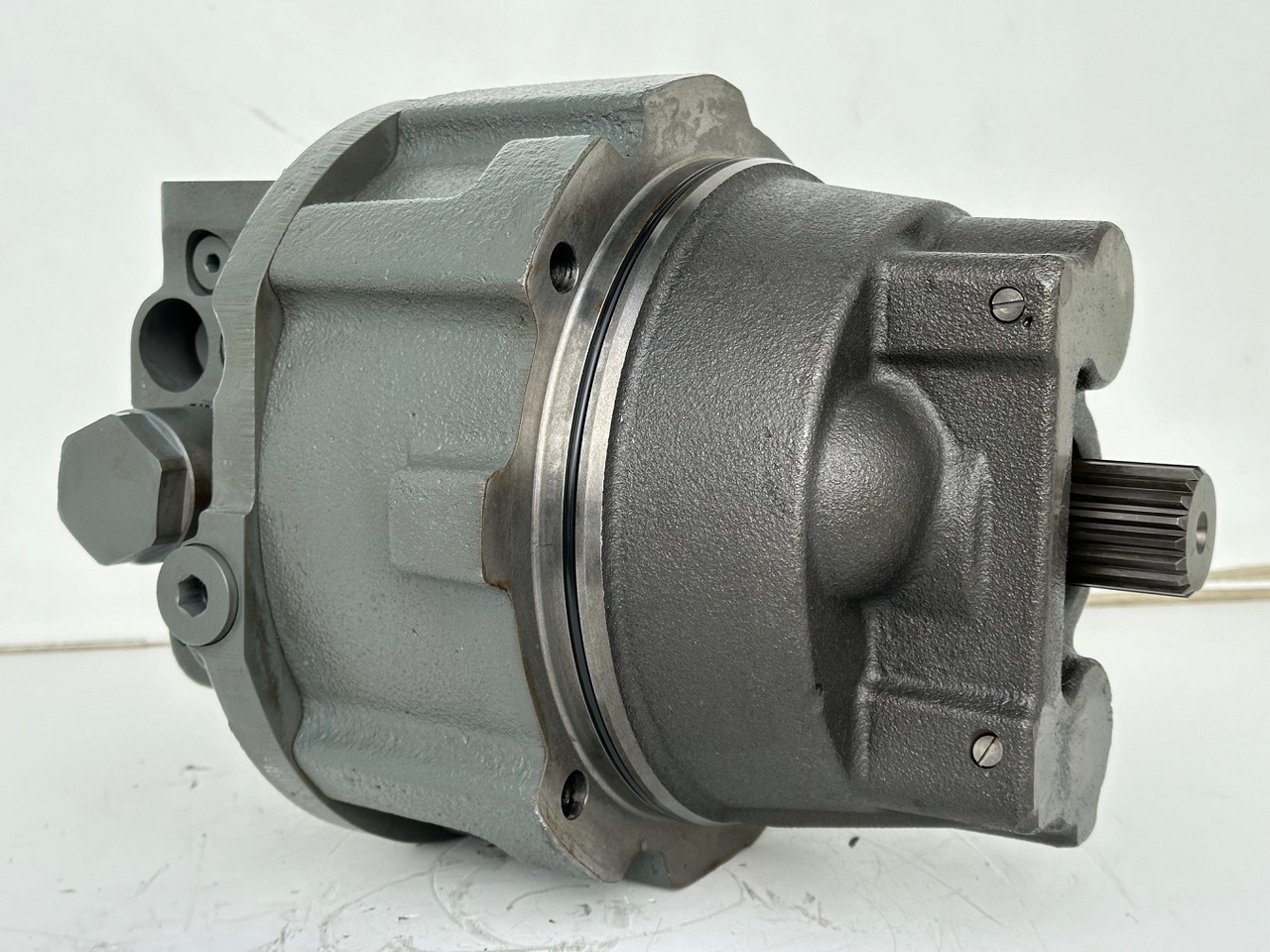 Liebherr Hydraulikeinbaumotor CMVE O 135. ID-Nr.10129570 - ID-Nr.11439804. FAT400P112 - FAT550P093. R930, R934, R936, R940, R944, R946, R950T. #10129570.21538# - Hydraulikmotor für Baumaschine: das Bild 2 Liebherr Hydraulikeinbaumotor CMVE O 135. ID-Nr.10129570 - ID-Nr.11439804. FAT400P112 - FAT550P093. R930, R934, R936, R940, R944, R946, R950T. #10129570.21538# - Hydraulikmotor für Baumaschine: das Bild 2