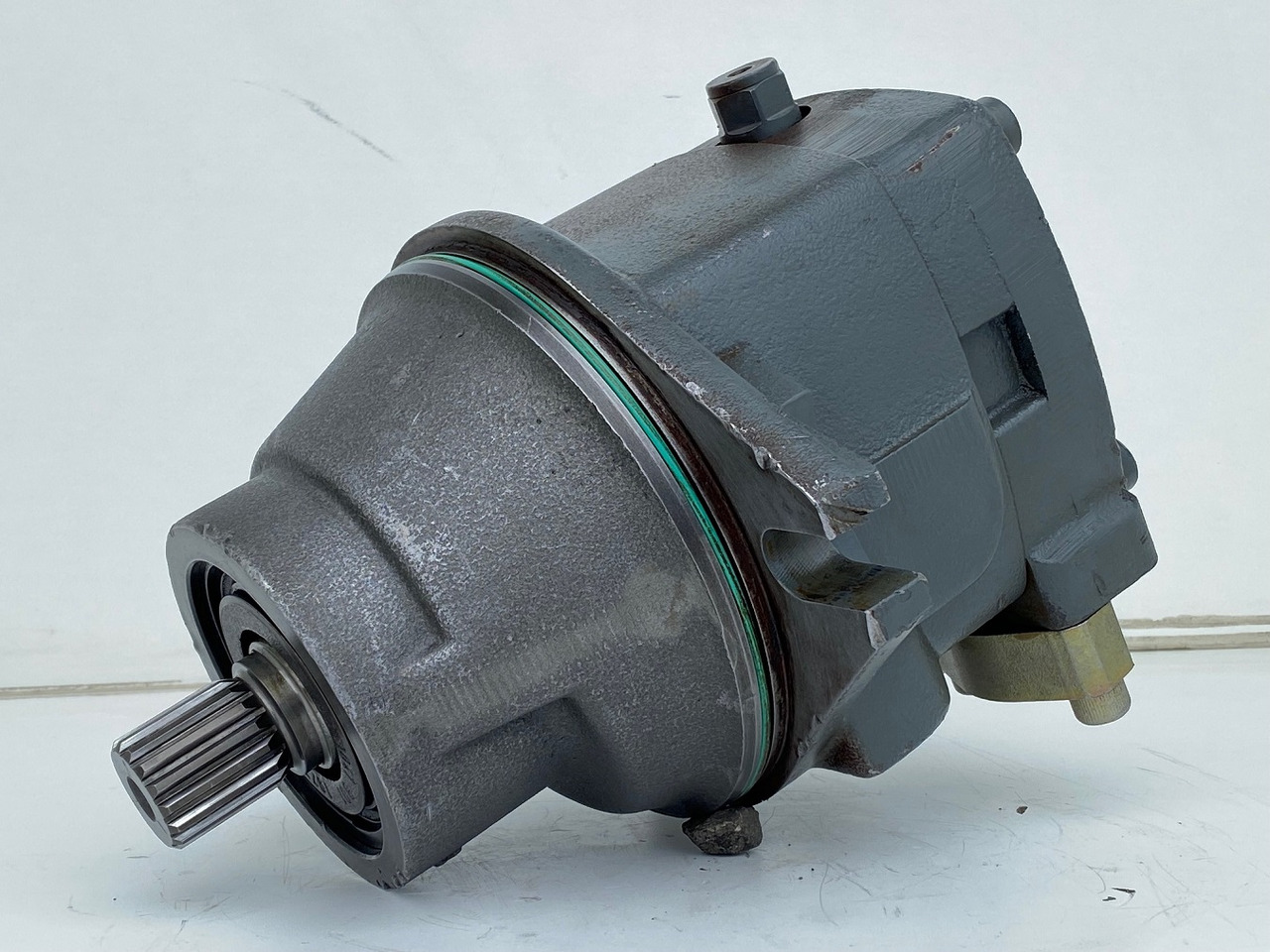 Liebherr Hydraulikeinbaumotor FMF090, ID-Nr.10120382 - ID-Nr.9273168 - ID-Nr.9074075. A900, A944, LH60, E942, EP944, ER944, LOS942, LOS944, P942, P944, R934 TR, R940, R942, R944, R946, R950. #17868 - Hydraulikmotor für Kettenbagger: das Bild 2 Liebherr Hydraulikeinbaumotor FMF090, ID-Nr.10120382 - ID-Nr.9273168 - ID-Nr.9074075. A900, A944, LH60, E942, EP944, ER944, LOS942, LOS944, P942, P944, R934 TR, R940, R942, R944, R946, R950. #17868 - Hydraulikmotor für Kettenbagger: das Bild 2