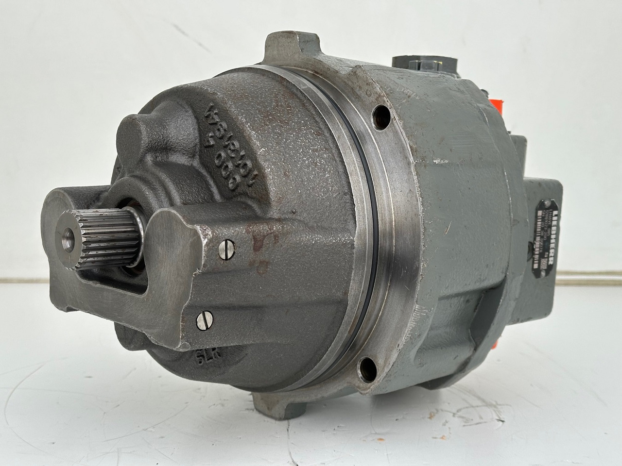 Liebherr Hydraulikeinbaumotor LH46VE 085. ID-Nr.12421312 - ID-Nr.12881023. LO1926, LOS926 K-LC, R922, R924, R926, R926 K-LC, R930 T. #20.38.0978# - Hydraulikmotor für Baumaschine: das Bild 1 Liebherr Hydraulikeinbaumotor LH46VE 085. ID-Nr.12421312 - ID-Nr.12881023. LO1926, LOS926 K-LC, R922, R924, R926, R926 K-LC, R930 T. #20.38.0978# - Hydraulikmotor für Baumaschine: das Bild 1