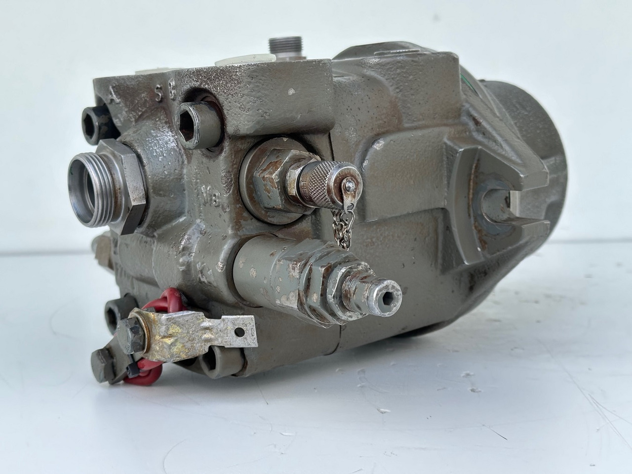 Liebherr Hydraulikeinbaumotor Typ:FMF058, ID-Nr.10122576 - ID-Nr.10145827 - ID-Nr.11371069. LOS1906, P924 COMP , R906, R906 PROTO, R916, R922, R924, R924 COMP, R926 COMP, R926 K LC. #11371069.43199# - Schwenkmotor für Baumaschine: das Bild 4 Liebherr Hydraulikeinbaumotor Typ:FMF058, ID-Nr.10122576 - ID-Nr.10145827 - ID-Nr.11371069. LOS1906, P924 COMP , R906, R906 PROTO, R916, R922, R924, R924 COMP, R926 COMP, R926 K LC. #11371069.43199# - Schwenkmotor für Baumaschine: das Bild 4