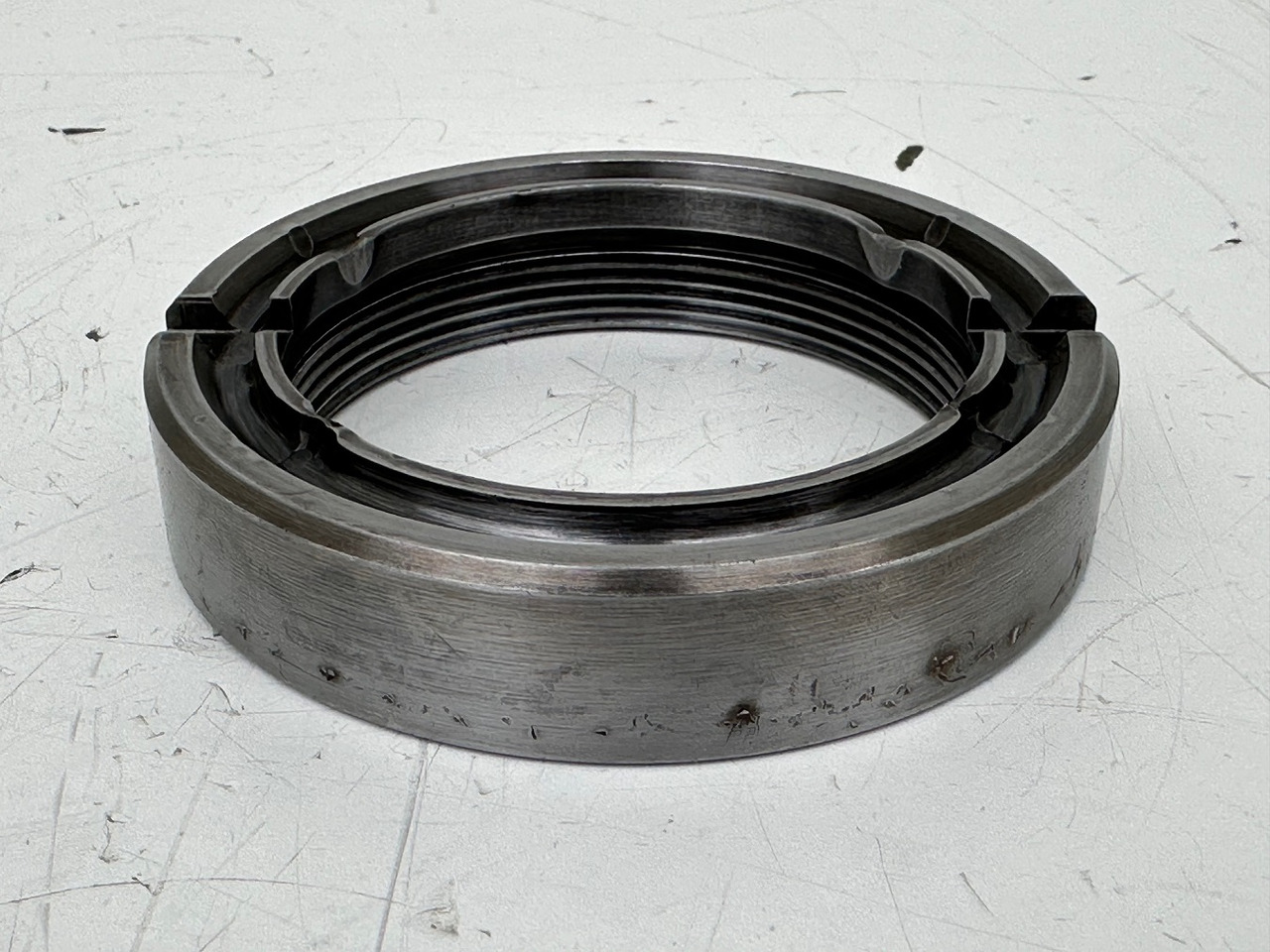 Liebherr Nutmutter ID-Nr.9441596 - ID-Nr.944159603. SAT200/277,SAT225/218,SAT225/200,SAT225/220,SAT225/228,SAT225/229,SAT225/230,SAT225/230,SAT225/240,SAT225/268,SAT250/278,SAT250A300.#944159603.GH# - Schwenkmotor für Bagger: das Bild 2 Liebherr Nutmutter ID-Nr.9441596 - ID-Nr.944159603. SAT200/277,SAT225/218,SAT225/200,SAT225/220,SAT225/228,SAT225/229,SAT225/230,SAT225/230,SAT225/240,SAT225/268,SAT250/278,SAT250A300.#944159603.GH# - Schwenkmotor für Bagger: das Bild 2