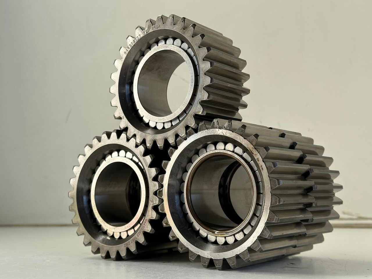 Liebherr Planetenrad ID-Nr.9443004 - ID-Nr.944300403. FAT400-FAT400/018-FAT400P018-FAT400P063-FAT400P073-FAT400P092. R934 IND,R906,R914,R916,R922,R924,R932,R934,R936,R942,R944. #944300503.18.12# - Fahrantrieb für Kettenbagger: das Bild 2 Liebherr Planetenrad ID-Nr.9443004 - ID-Nr.944300403. FAT400-FAT400/018-FAT400P018-FAT400P063-FAT400P073-FAT400P092. R934 IND,R906,R914,R916,R922,R924,R932,R934,R936,R942,R944. #944300503.18.12# - Fahrantrieb für Kettenbagger: das Bild 2