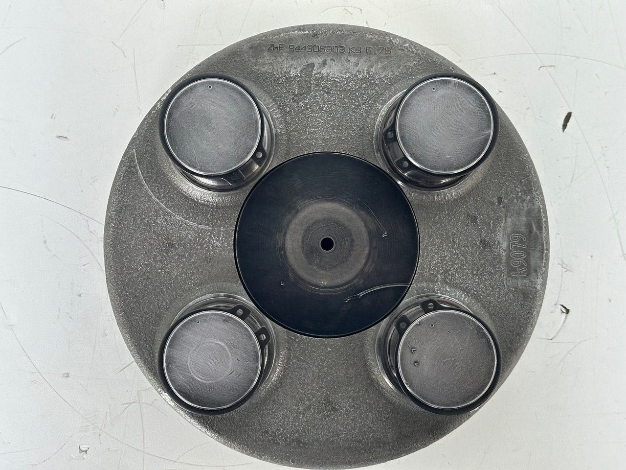 Liebherr Planetenträger ID-Nr.944306303 - ID-Nr.9443063. A924, A934, LH30, LH35, R906, R916, R922, R924, R926, R932, R934, R944. #k9079# - Getriebe für Baumaschine: das Bild 3 Liebherr Planetenträger ID-Nr.944306303 - ID-Nr.9443063. A924, A934, LH30, LH35, R906, R916, R922, R924, R926, R932, R934, R944. #k9079# - Getriebe für Baumaschine: das Bild 3