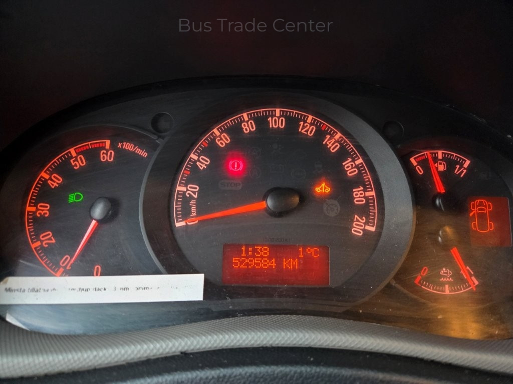 Kleinbus, Personentransporter OPEL Movano 2,3 // 4 units: das Bild 10