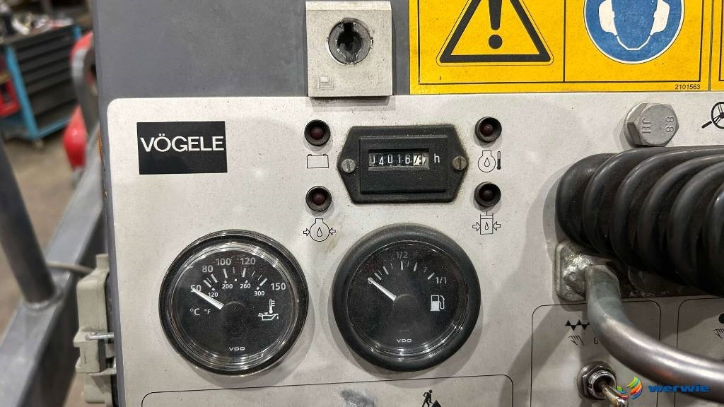 Vögele SUPER 800 / AB200TV (1,10 - 2,00 m) - Asphaltfertiger/ Straßenfertiger: das Bild 2 Vögele SUPER 800 / AB200TV (1,10 - 2,00 m) - Asphaltfertiger/ Straßenfertiger: das Bild 2