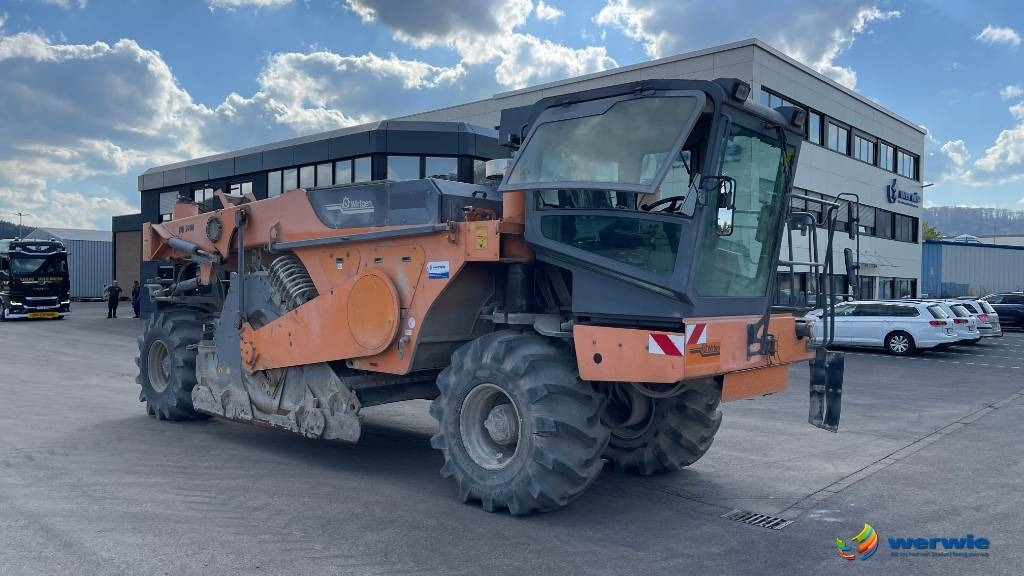 Wirtgen WR2400 - Straßenbaumaschine: das Bild 2 Wirtgen WR2400 - Straßenbaumaschine: das Bild 2