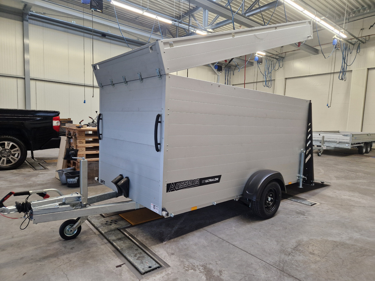 ALUBOXX Deckelanhänger GTB 1500 VT3 Ultra Low 301x151x153cm LED black deal Modell 2025 - Motorradanhänger: das Bild 1 ALUBOXX Deckelanhänger GTB 1500 VT3 Ultra Low 301x151x153cm LED black deal Modell 2025 - Motorradanhänger: das Bild 1