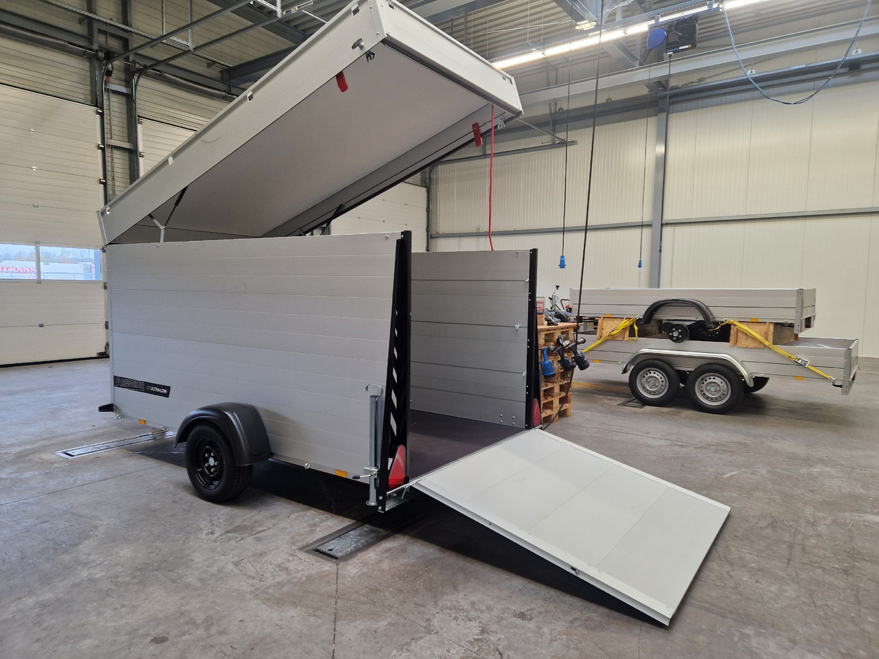 ALUBOXX Deckelanhänger GTB 1500 VT3 Ultra Low 301x151x153cm LED black deal Modell 2025 - Motorradanhänger: das Bild 4 ALUBOXX Deckelanhänger GTB 1500 VT3 Ultra Low 301x151x153cm LED black deal Modell 2025 - Motorradanhänger: das Bild 4