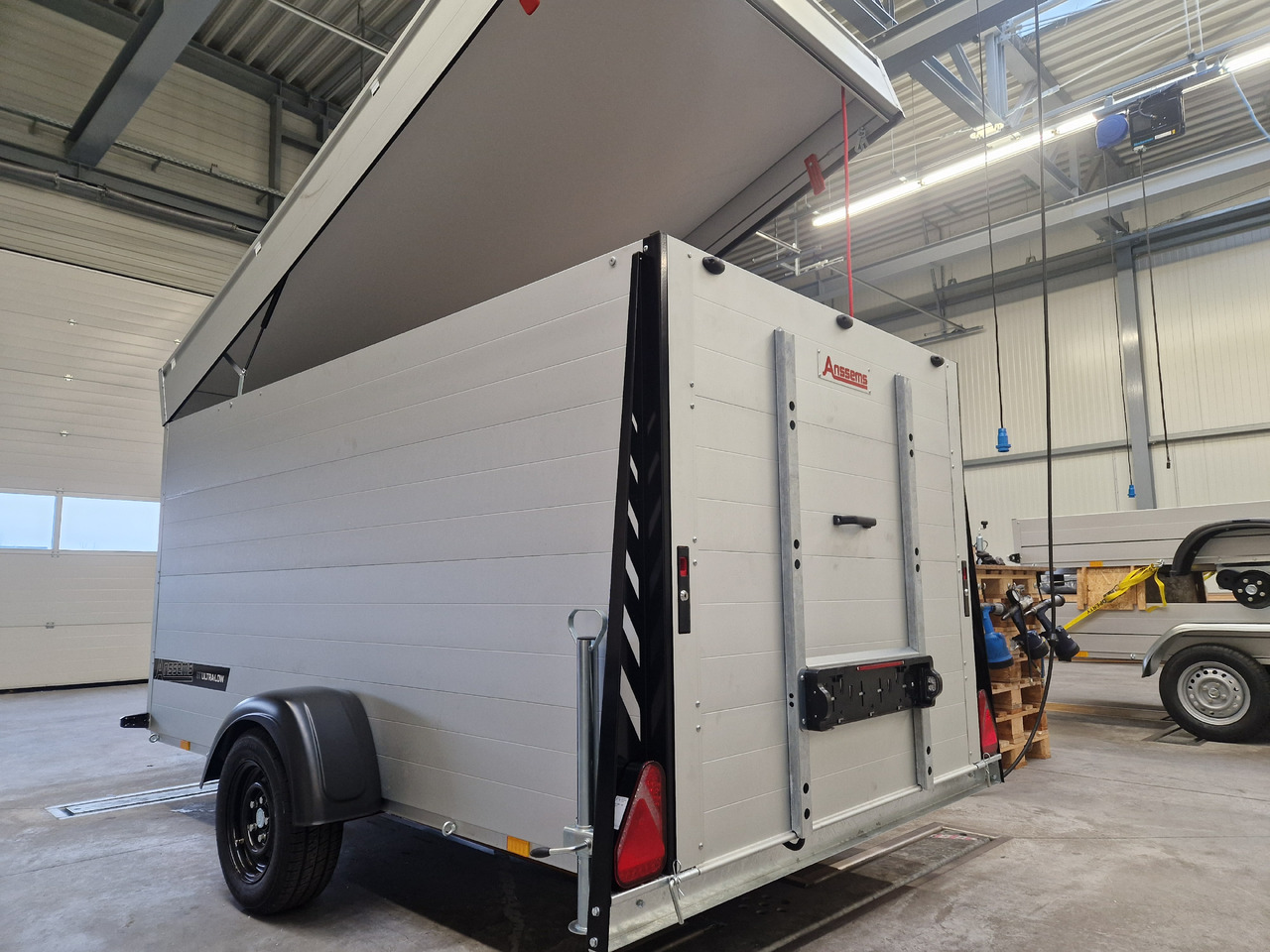 ALUBOXX Deckelanhänger GTB 1500 VT3 Ultra Low 301x151x153cm LED black deal Modell 2025 - Motorradanhänger: das Bild 5 ALUBOXX Deckelanhänger GTB 1500 VT3 Ultra Low 301x151x153cm LED black deal Modell 2025 - Motorradanhänger: das Bild 5