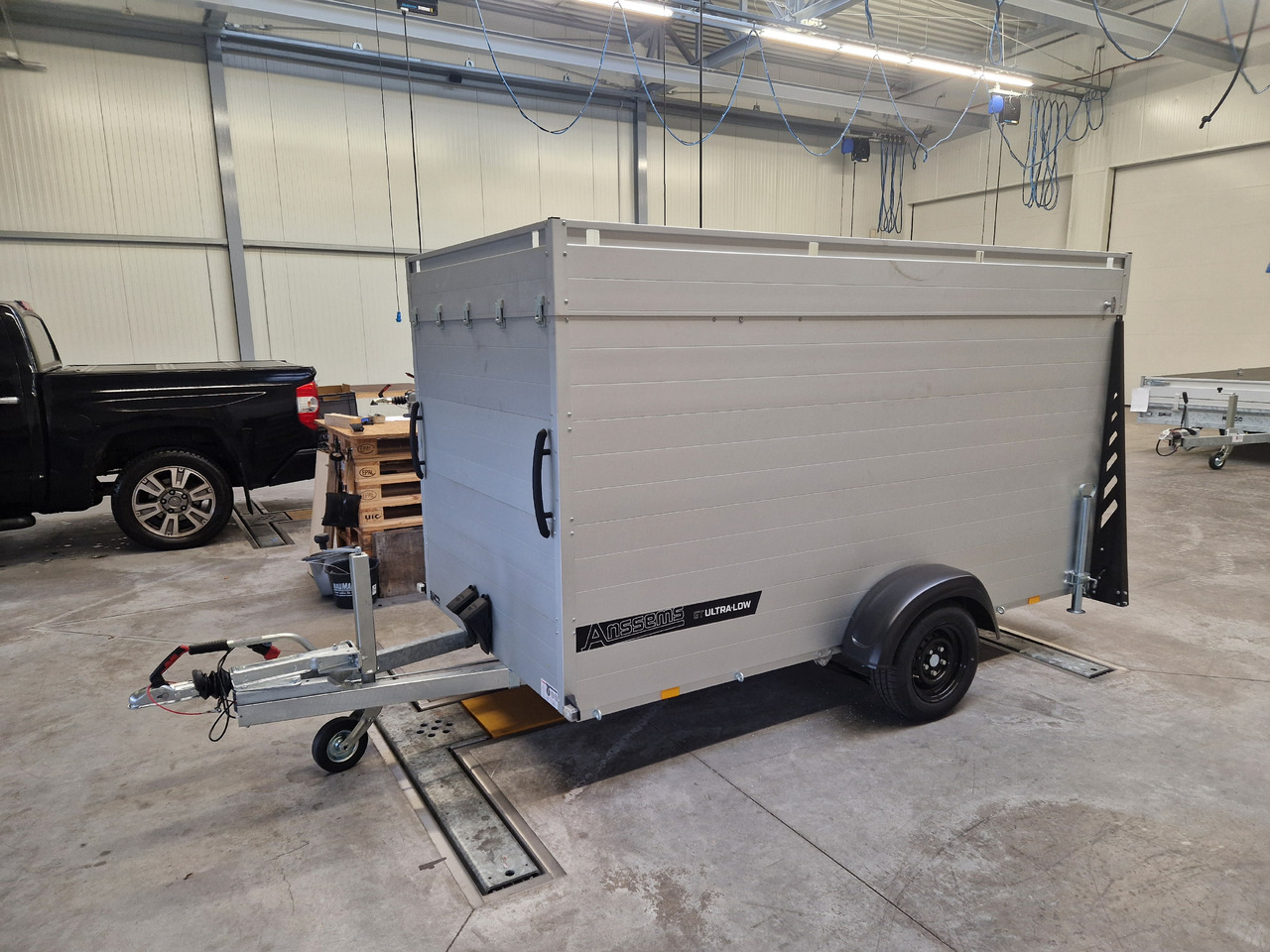 ALUBOXX Deckelanhänger GTB 1500 VT3 Ultra Low 301x151x153cm LED black deal Modell 2025 - Motorradanhänger: das Bild 2 ALUBOXX Deckelanhänger GTB 1500 VT3 Ultra Low 301x151x153cm LED black deal Modell 2025 - Motorradanhänger: das Bild 2