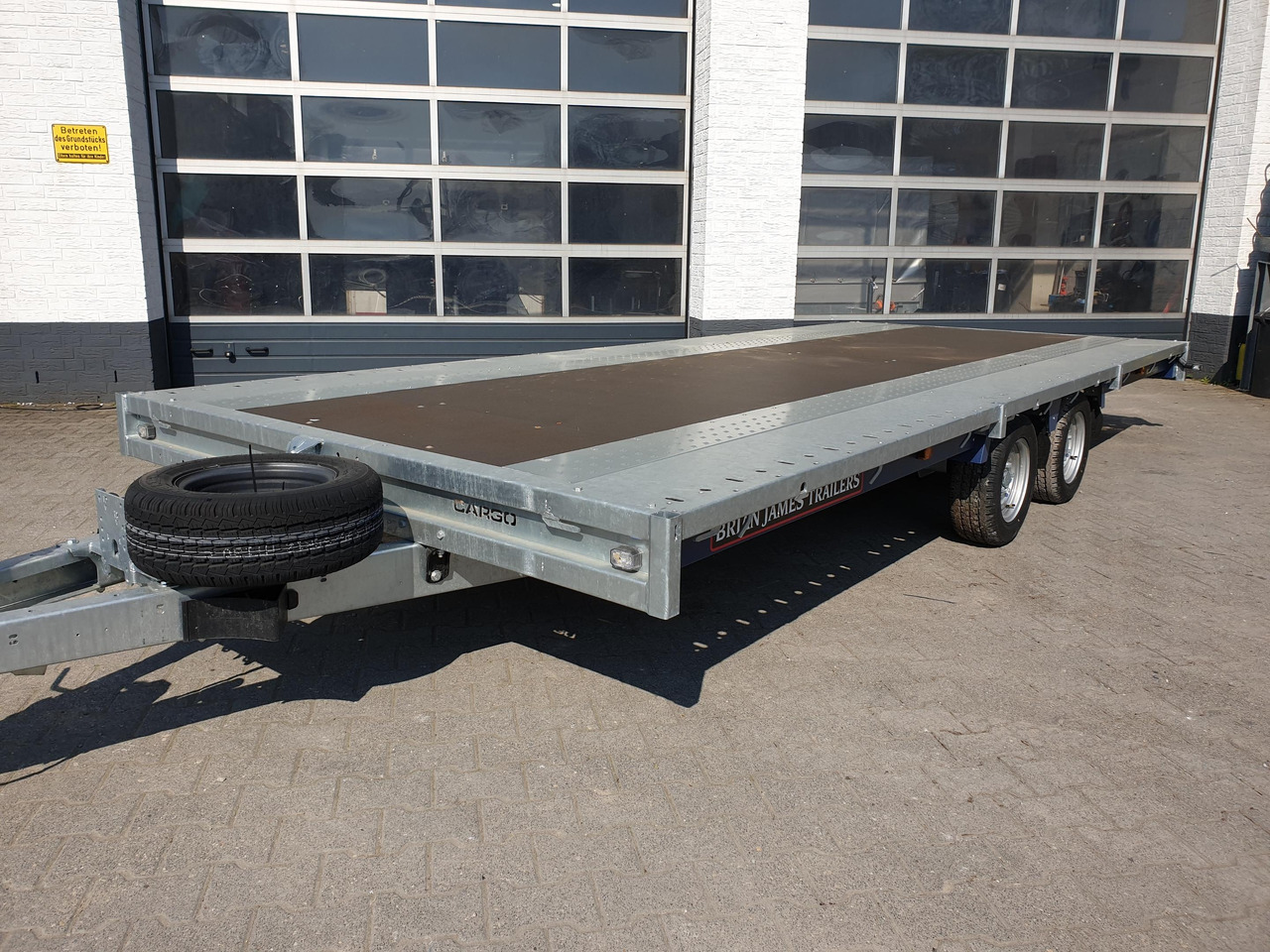 Brian James Trailer CarGO Connect 550x225cm Plateau Tandem 12" 3500kg Abverkauf 22 - Pritschenanhänger/ Plattformanhänger: das Bild 2 Brian James Trailer CarGO Connect 550x225cm Plateau Tandem 12" 3500kg Abverkauf 22 - Pritschenanhänger/ Plattformanhänger: das Bild 2