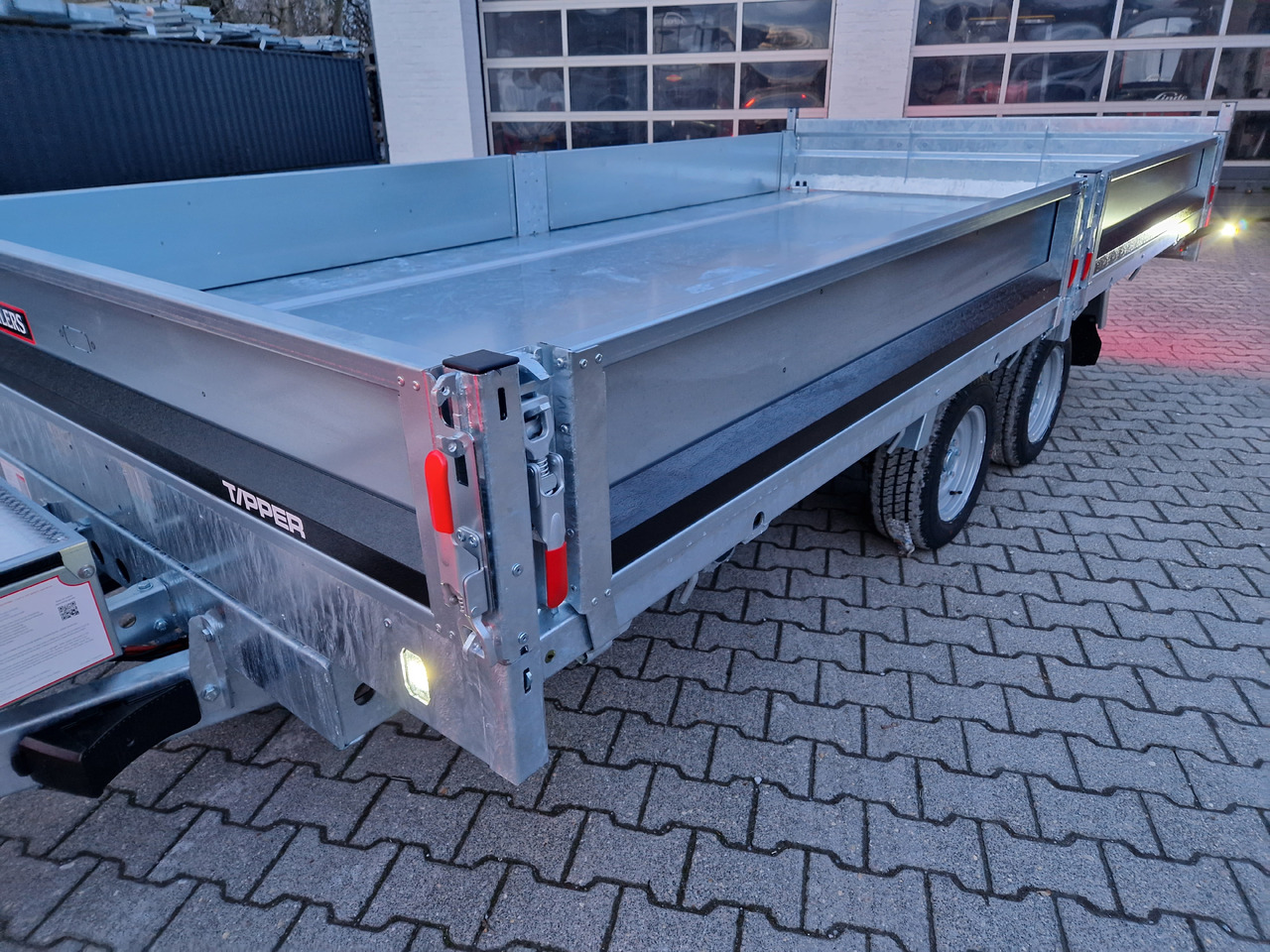 Brian James Trailer CarGO Tipper 400x200x30cm elektro Pendelklappe blackline LED 3500kg Tandem - Kipper Anhänger: das Bild 5 Brian James Trailer CarGO Tipper 400x200x30cm elektro Pendelklappe blackline LED 3500kg Tandem - Kipper Anhänger: das Bild 5