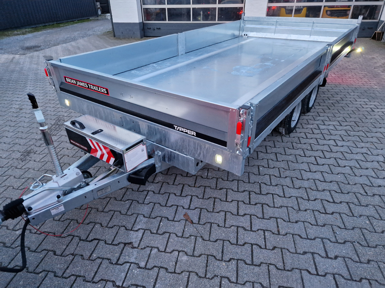 Brian James Trailer CarGO Tipper 400x200x30cm elektro Pendelklappe blackline LED 3500kg Tandem - Kipper Anhänger: das Bild 4 Brian James Trailer CarGO Tipper 400x200x30cm elektro Pendelklappe blackline LED 3500kg Tandem - Kipper Anhänger: das Bild 4