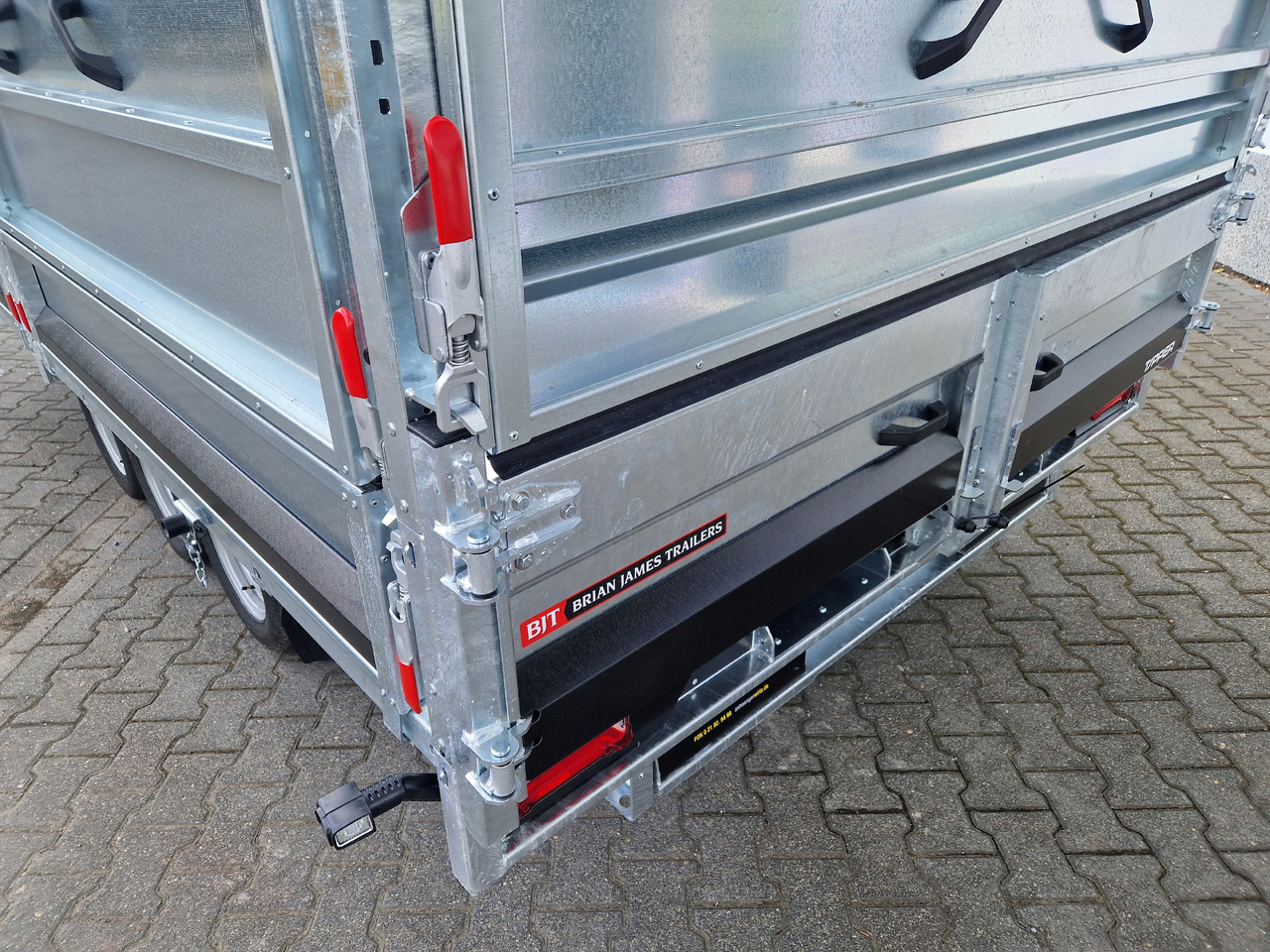 Brian James Trailer Tipper 526-4020 400x200x100cm Aufsatz elek. blackline LED Tridem 3500kg Aktion - Kipper Anhänger: das Bild 2 Brian James Trailer Tipper 526-4020 400x200x100cm Aufsatz elek. blackline LED Tridem 3500kg Aktion - Kipper Anhänger: das Bild 2